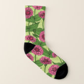 Pink Zinnias auf hellgrün Socken (Rechts - Außen)