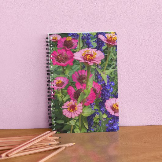 Pink Zinnias und Blue Salvia Floral Notizblock