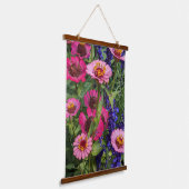 Pink Zinnias und Blue Salvia Floral Wandteppich Mit Holzrahmen (Gewinkelt)