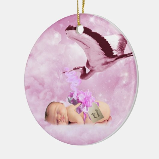 Pinkfarbene Babywolken und StorchWeihnachtsschmuck Keramikornament (Links)