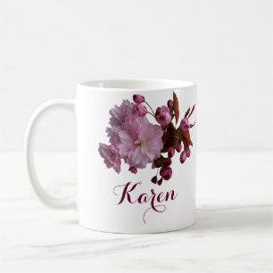 Pinkfarbene Blütenblüten mit individueller Karen-B Kaffeetasse