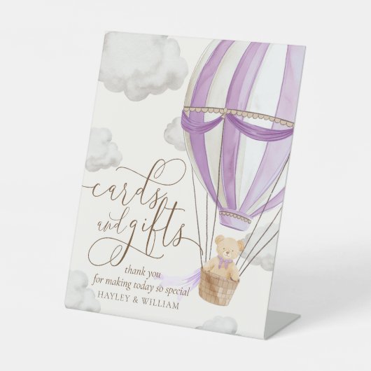 Pinkfarbene Karten und Geschenke Babydusche warten Sockelschild (Vorderseite)