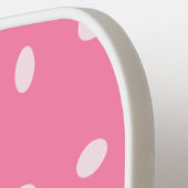 Pinkfarbene Polka-Punkte auf rosa Pickleball Schläger (Linke Seite)