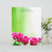 Pinkfarbene rosa Rosen auf hellgrünem Hintergrund Briefbogen (Stehend Vorderseite)