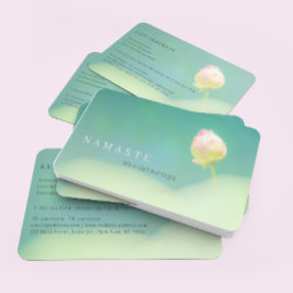 © Pinkish White Lotus Blume Grüne Visitenkarte