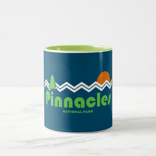 Pinnacles Nationalpark Retro Zweifarbige Tasse (Mittel)