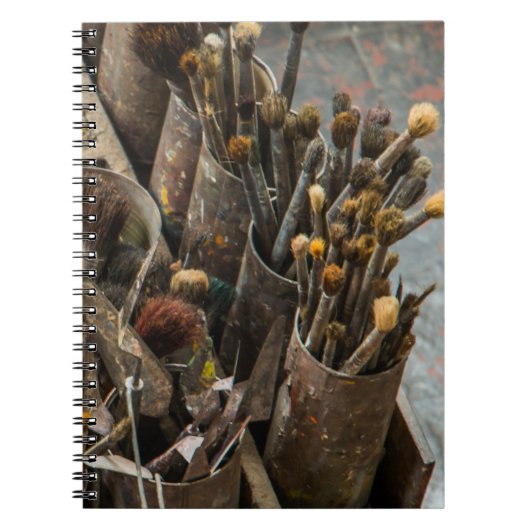 Pinsel für Künstler in alten, rustikalen Dosen Notizblock (Vorderseite)