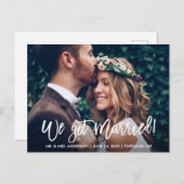Pinsel Script Modern Wir Got Verheiratetes Foto Postkarte (Vorne/Hinten)