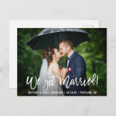 Pinsel Script Modern Wir haben Verheiratetes Foto Postkarte (Vorne/Hinten)