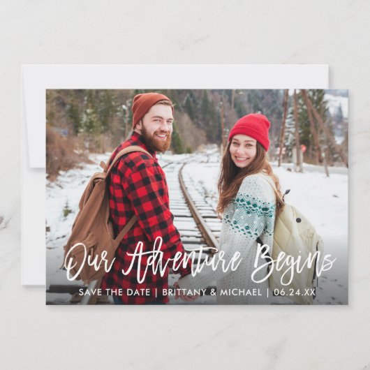 Pinsel Script Wood Save the Date Adventure Card Einladung (Vorderseite)