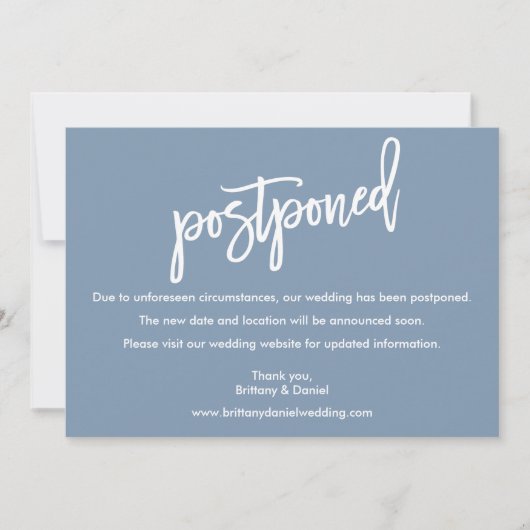 Pinselschrift Hochzeit verzögert Dusty Blue Card Save The Date (Vorderseite)