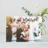 Pinselschrift Wir Got Verheiratetes Foto Ankündigung (Stehend Vorderseite)
