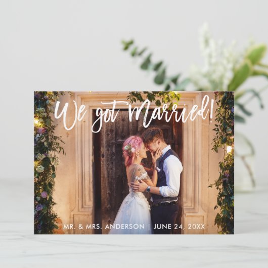 Pinselskript Wir Got Verheiratete Feier Einladung (Stehend Vorderseite)