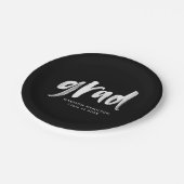 Pinselskriptklassel Schwarzer Abschluss Pappteller (Schrägansicht)