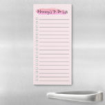 Pinselstrich Wasserfarbe Pinselstrich Mommy's To d Magnetischer Notizblock<br><div class="desc">Genießen Sie Mama, indem Sie ihr einen rosa Wasserfarbenpinsel Pinselstriche Mommy's To-Do-Liste Magnetic Notepad. Dieses praktische und stilvolle Notizblock ist perfekt für die organisierte und produktive Mutter. Die magnetische Eigenschaft dieses Notizblocks erlaubt es, sich bequem an jede Metalloberfläche, wie z.B. einen Kühlschrank oder einen Aktenschrank, anzubringen, um sicherzustellen, dass ihre...</div>