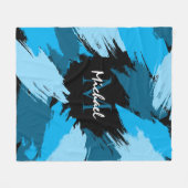 Pinselstriche in blauen Farbtönen mit Monogramm Fleecedecke (Vorderseite (Horizontal))