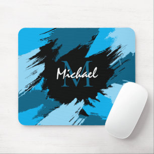 Pinselstriche in blauen Farbtönen mit Monogramm Mousepad