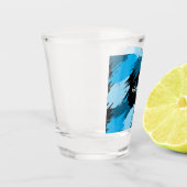 Pinselstriche in blauen Farbtönen mit Monogramm Schnapsglas (Links)