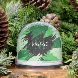 Pinselstriche in grünen Farbtönen mit Monogramm Schneekugeln