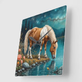 Pinto drinking water under the stars quadratische wanduhr (Winkel)