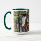 Pinto Paint Stallion & Evergreen Trees Tasse (Links)