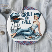 Pinup Lady Grill & Chill Pinback Buttons Humorvoll (Beispiel)