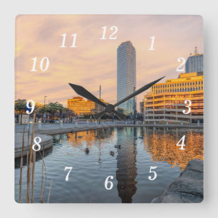 Pioneer Plaza Pond Morgenwall Uhr