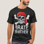 Pirate Brother T Shirt Piratenflagge Flag Skull Cr<br><div class="desc">Piraten,  Piraten,  Schädel,  Karibik,  lustige Piratenflagge,  3. Geburtstag,  4. Geburtstag,  5. Geburtstag,  6. Geburtstag,  7. Geburtstag,  8. Geburtstag,  Tiergeburt,  Astronautengeburt,  Geburtstagsgeschenk,  Schwarz,  Jungen Geburtstag,  Bauausgrab Geburtstag</div>