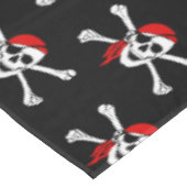 Pirate Party Skull und Crossbones Tableclout Tischdecke (Schrägansicht)
