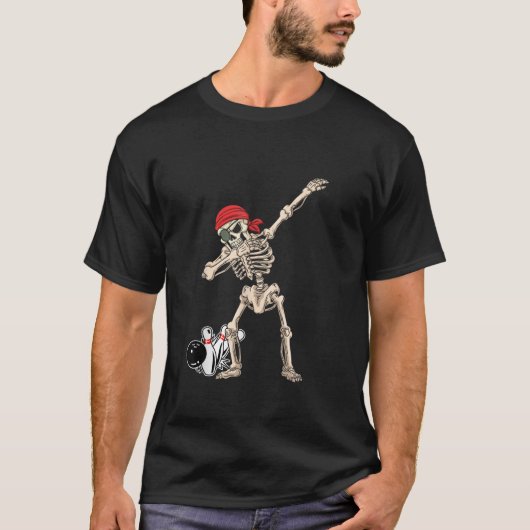 Pirate Red Scarf Skeleton Bowling Halloween Dab Gi T-Shirt (Vorderseite)
