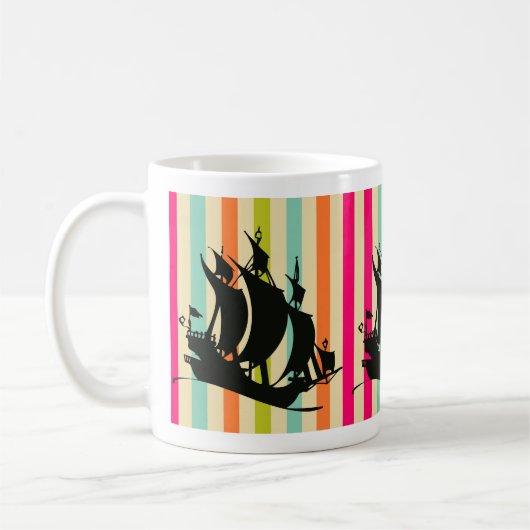 Pirate Sailboat auf Ocean Waves Kaffeetasse (Links)