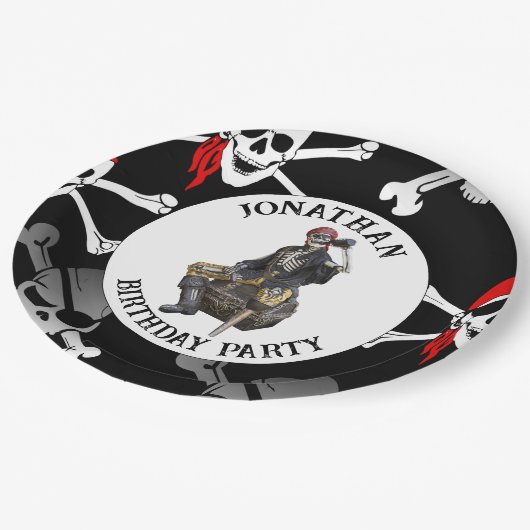 Pirate Skeleton Pappteller (Schrägansicht)