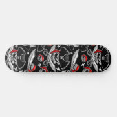 Pirate Skull mit Crossed Sabers Skateboard (Horizontal)
