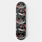Pirate Skull mit Crossed Sabers Skateboard (Vorderseite)