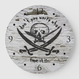 Pirate Skull Warning on Weathered Wood Große Wanduhr