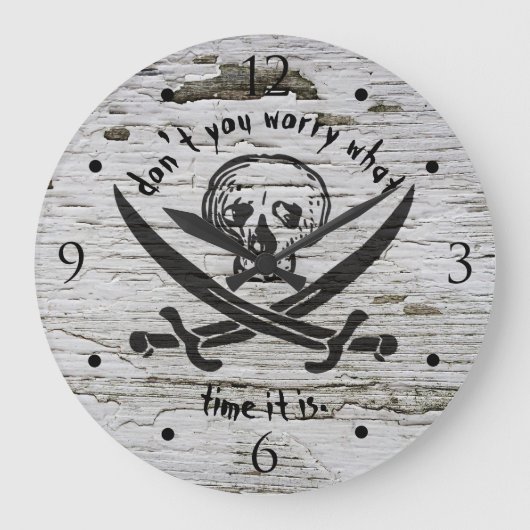 Pirate Skull Warning on Weathered Wood Große Wanduhr (Vorderseite)