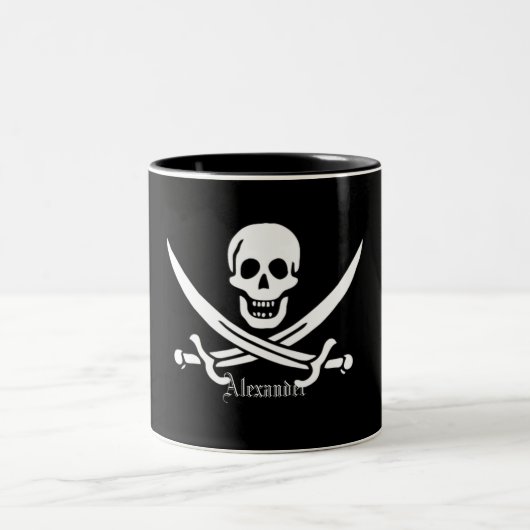 Piraten-Flaggen-Schädel und gekreuzte Zweifarbige Tasse (Mittel)