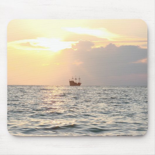 Piraten-Schiff am Sonnenuntergang Mousepad (Vorne)