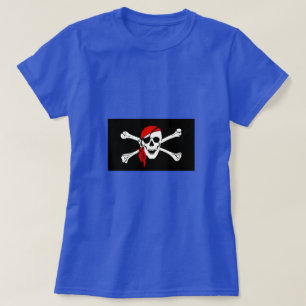 Piraten-Totenkopf mit gekreuzter Knochen mit rotem T-Shirt