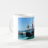 Piratenboot in Madeira Kaffeetasse (Vorderseite Links)