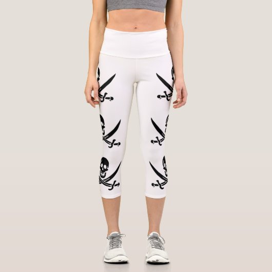 Piratenflagge Skull Crossed Schwerter Capri Leggings (Vorderseite)