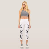 Piratenflagge Skull Crossed Schwerter Capri Leggings (Vorderseite)
