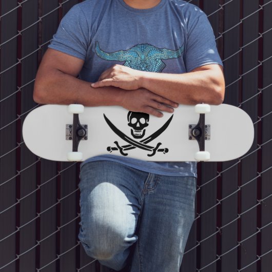 Piratenflagge Skull Crossed Schwerter Skateboard (Außenbereich 3)