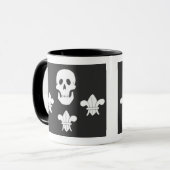 PIRATENFLAGGE SKULL UND DREI LILIES FLAG TASSE (Vorderseite Links)