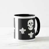 PIRATENFLAGGE SKULL UND DREI LILIES FLAG TASSE (VorderseiteRechts)