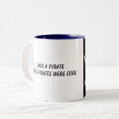 Piratenflagge-Tasse Zweifarbige Tasse (Vorderseite Links)