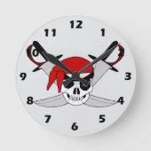 Piratenschädel und Schwerter Design Runde Wanduhr (Vorderseite)