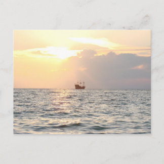 Piratenschiff in Sunset Postkarte
