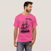 Piratenschiff mit Ufo T-Shirt (Vorne ganz)