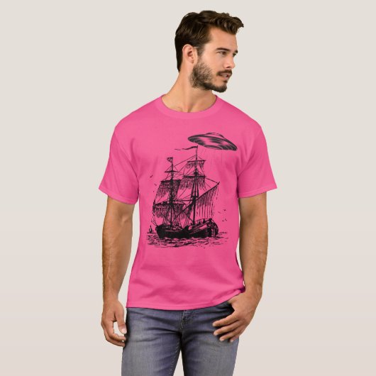 Piratenschiff mit Ufo T-Shirt (Vorne ganz)